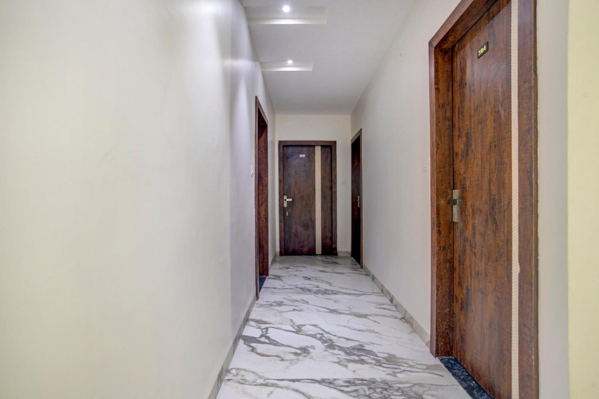 Capital O Abri Krishna Hotel Indore Exterior foto